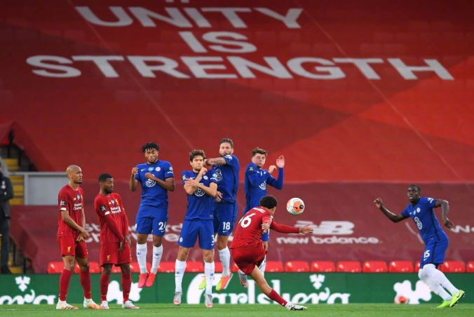 Manchester United kollapsade hemma, Liverpool vann enkelt med 3:0 och Premier League-tabellen är i kaos igen